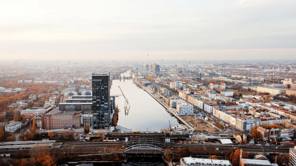 Luftbild von Berlin mit Blick über die Innenstadt